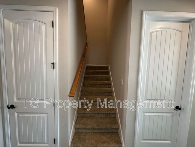 Building Photo - 217 Red Barn Rd