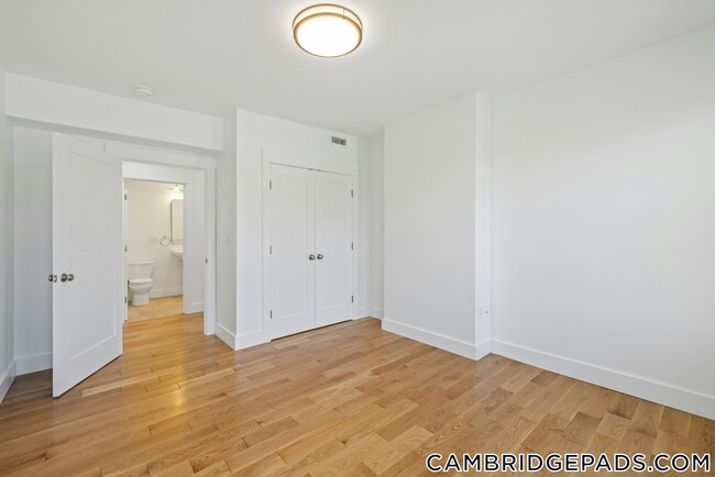 Building Photo - 406 Columbia St