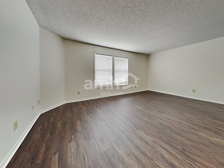 Building Photo - 2192 Olympia Dr