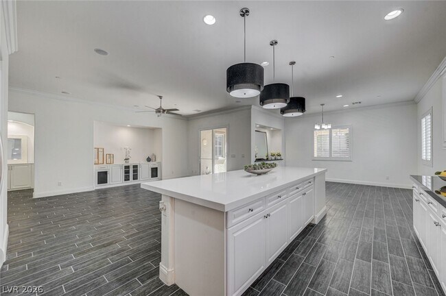 Building Photo - 933 Everest Peak Ave