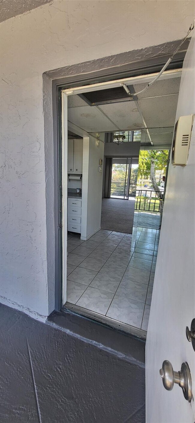 Building Photo - 9070 Lime Bay Blvd