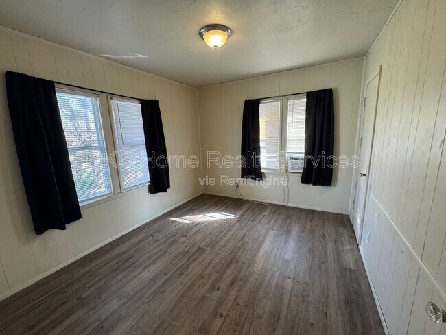 Building Photo - 2148 N Stonewall Ave