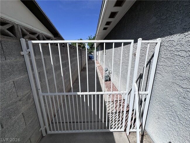 Building Photo - 7213 Roe Ct