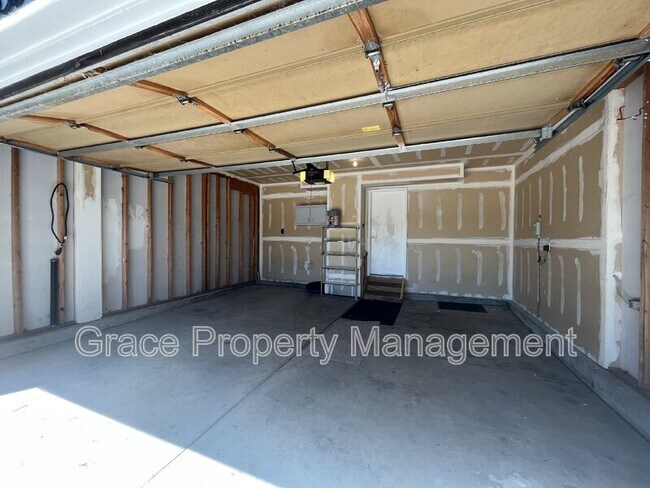Building Photo - 5337 S Killarney St