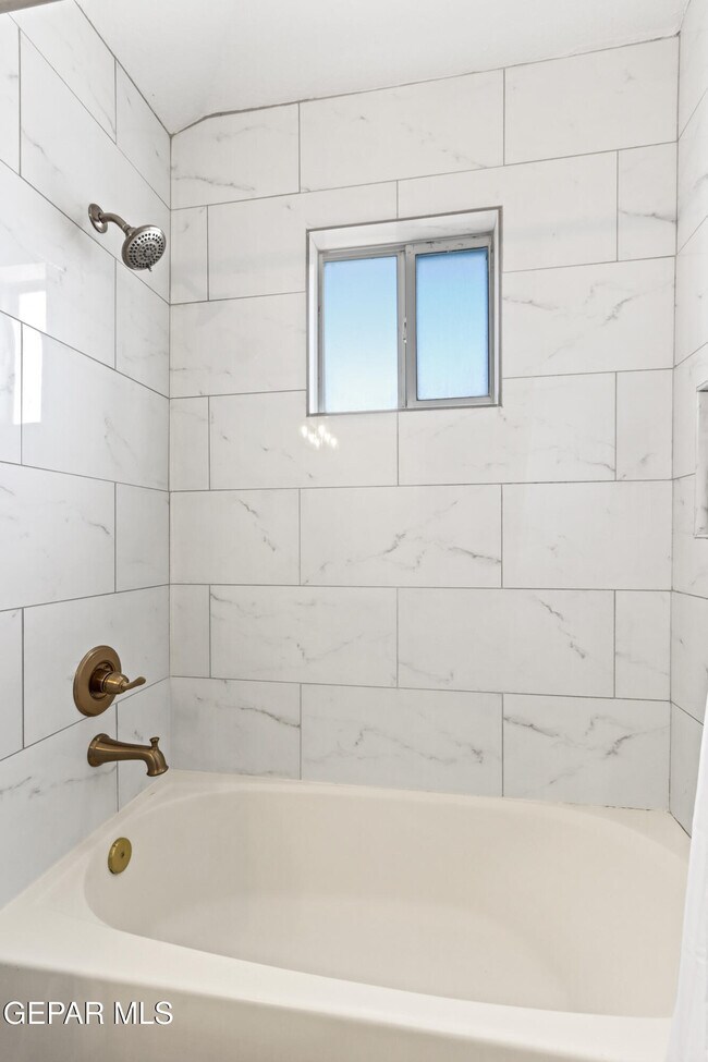 Building Photo - 12120 Desert Quail Ave