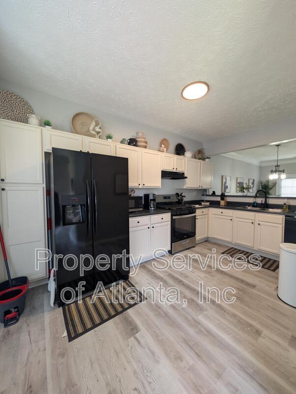 Building Photo - 5690 Hampton Ct