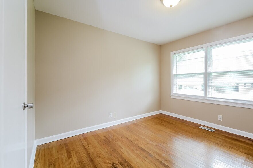 Building Photo - 433 Orchid Rd