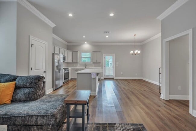 Building Photo - 4 Bedroom House Near LSU on Burbank