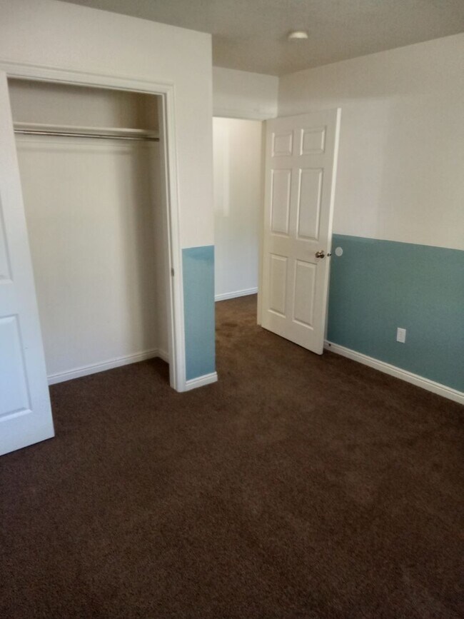 Building Photo - Willow Springs Condo