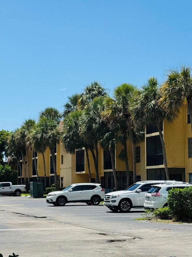 Building Photo - 480 NW 20th St