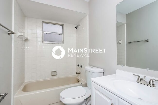 Building Photo - 3 Bedroom Pet-Friendly Home in PALM BAY, F...