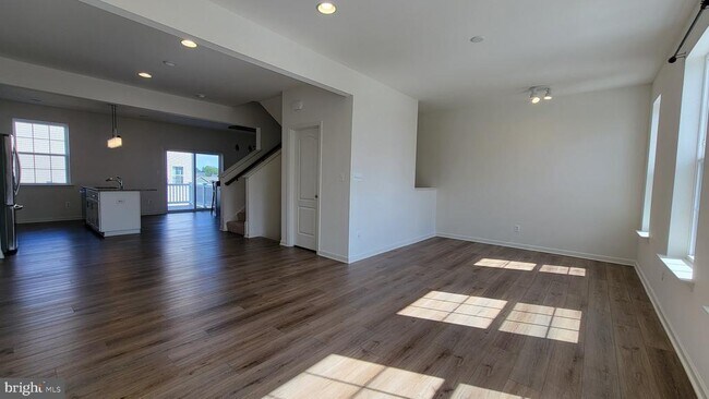 Building Photo - 39 Stafford Pl