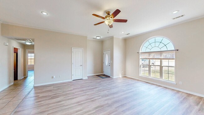 Building Photo - 5005 David Dr