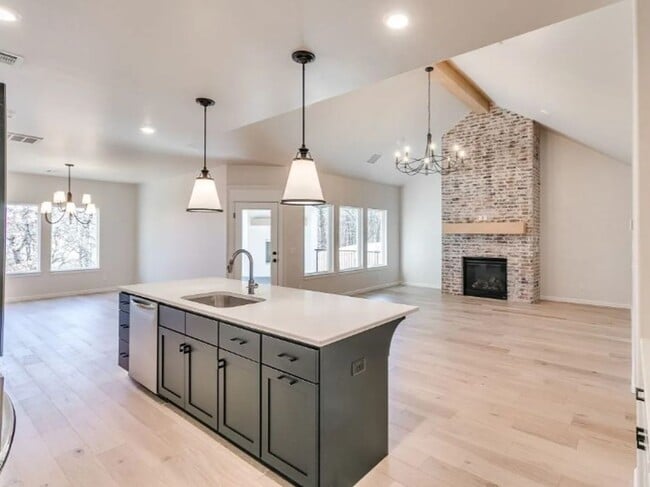 Building Photo - Model Home in East Edmond + 3 bedrooms + B...