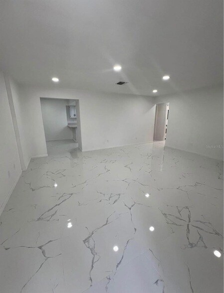 Building Photo - 2101 Hibiscus Rd