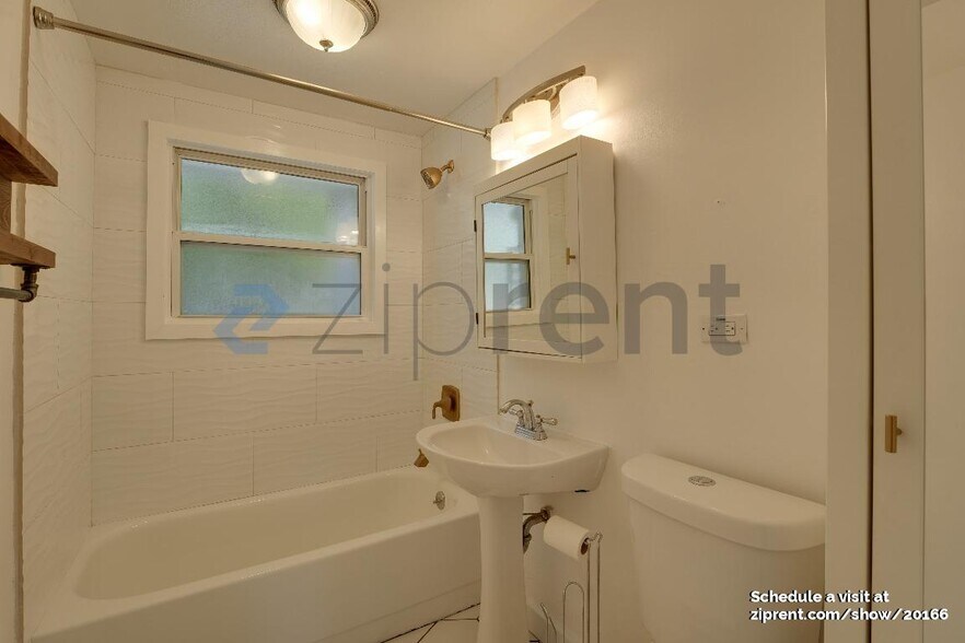 Building Photo - 23407 Hedlund Ave