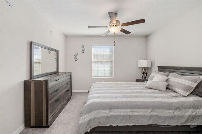 Building Photo - 621 Royal Empress Dr