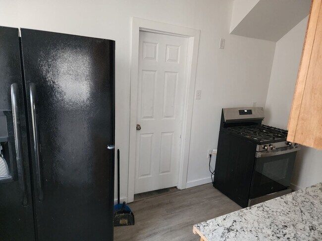 Building Photo - 11790 Outer Dr E