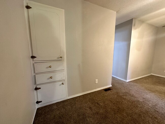 Building Photo - 1 Bed unit OKC