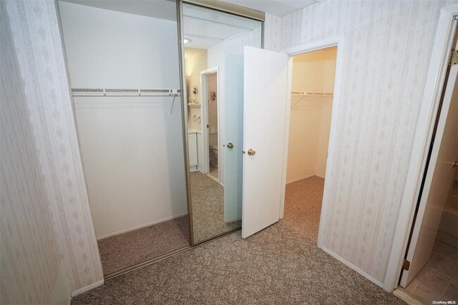 Building Photo - 906 Gotham Ct S