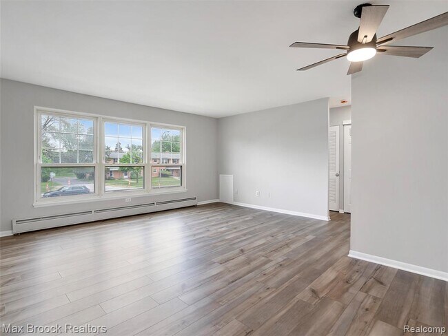 Building Photo - 2717 W 13 Mile Rd