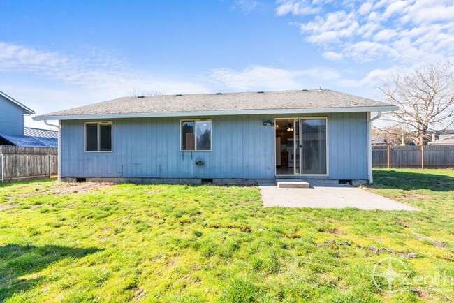 Building Photo - Cozy 3 Bedroom Corner Lot Home in Orchards...