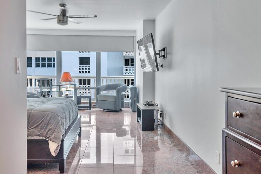Building Photo - 4020 Galt Ocean Dr