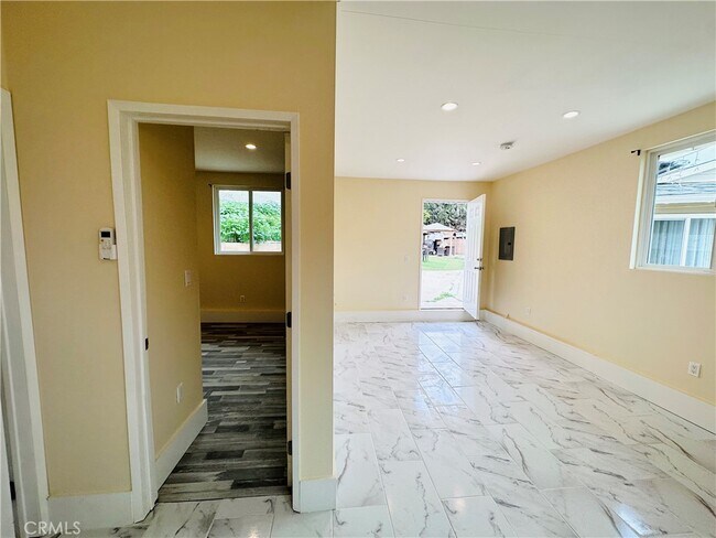 Building Photo - 11598 Cranston Ave
