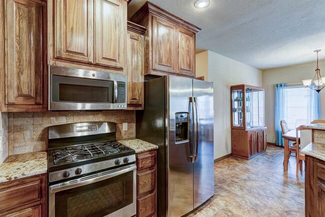 Building Photo - 1413 Scenic Ridge