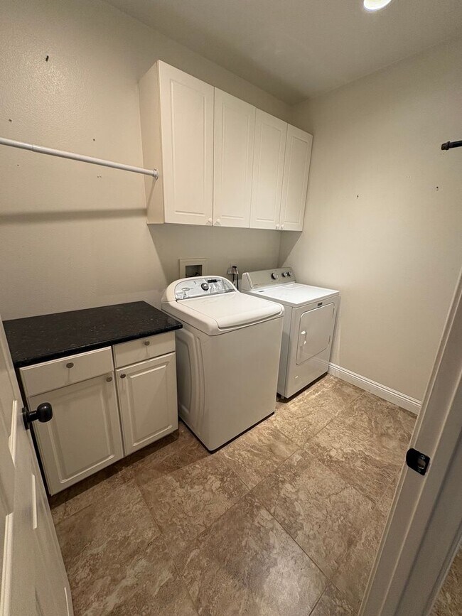 Building Photo - 41196 Coolidge Cir