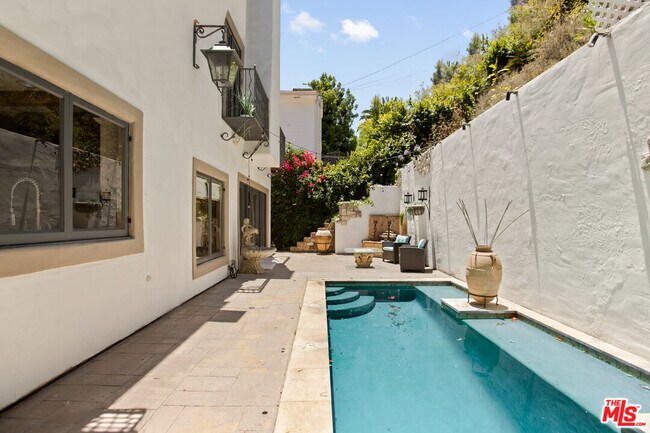 Building Photo - 1407 N Beverly Dr