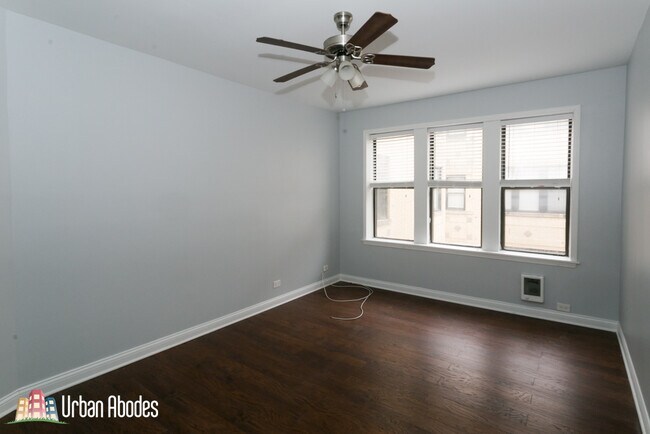 Building Photo - 3635 W Dickens Ave