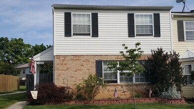 Building Photo - *END UNIT* town home in established Crestwood Neighborhood ready for you mid March!