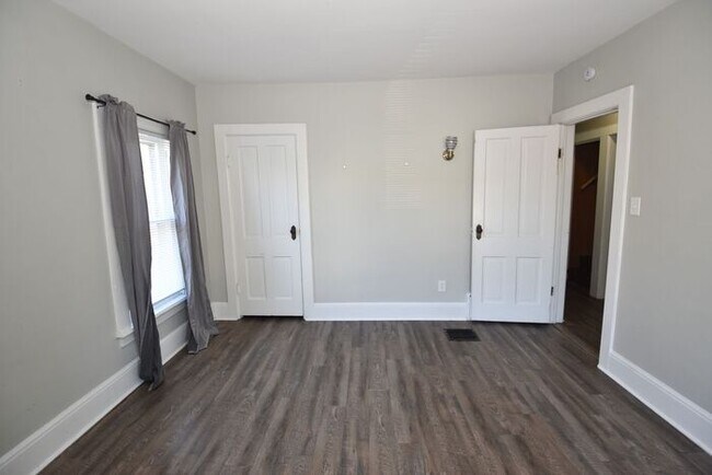 Building Photo - Near Downtown South Bend 3 bedroom home