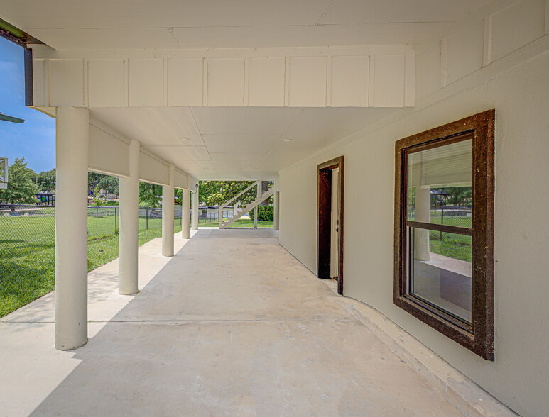 Carport - 707 N Shorewood Dr