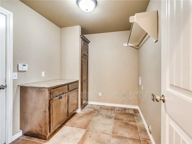 Building Photo - 16501 Moorgate Ln