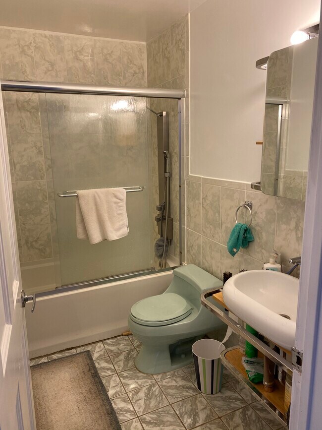 Building Photo - 364 Hoover Ave