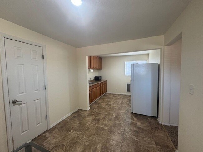 Building Photo - Mound House All Utilities Included Apartment