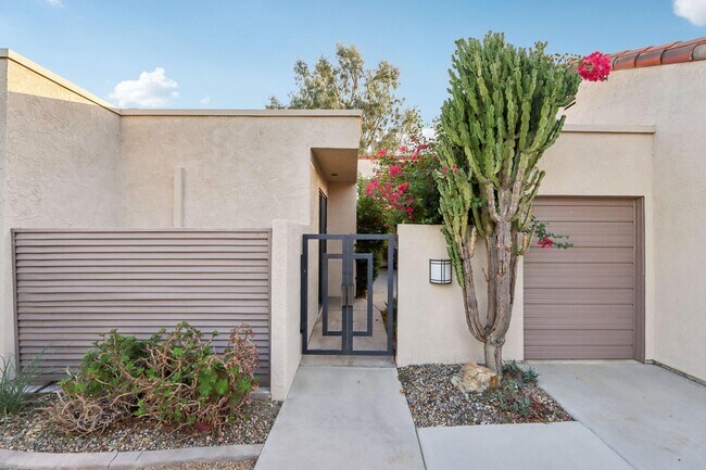 Building Photo - 829 Inverness Dr