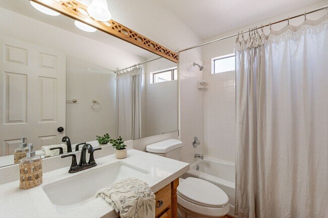 Building Photo - Gem in Fountain Hills!