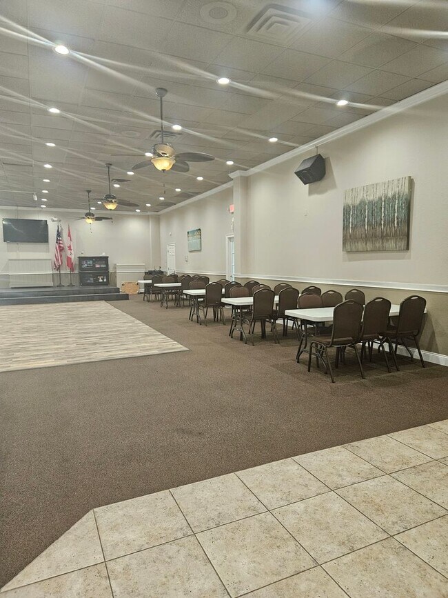 Building Photo - 2 bedroom 2 bath home int the beautiful La...