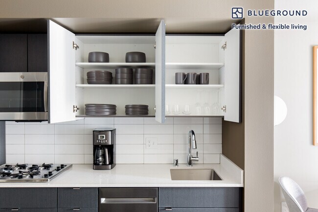 Building Photo - 408 Aurora Ave N