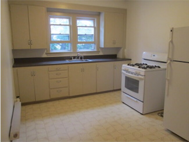 Kitchen - 447 S Main St