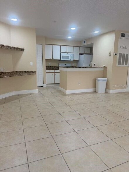 Building Photo - 2208 Antigua Pl