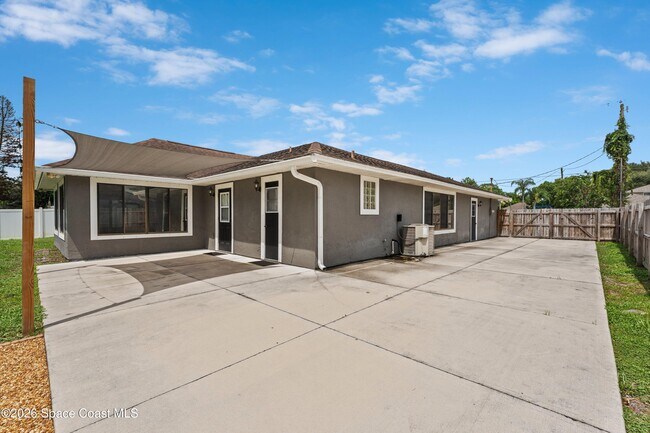 Building Photo - 6424 Dane Ave