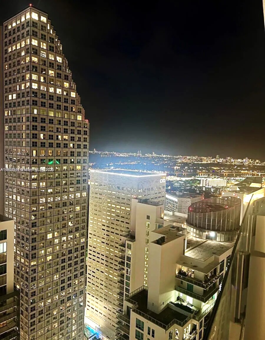 Building Photo - 300 Biscayne Boulevard Way
