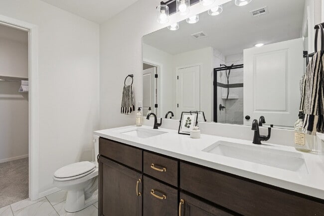 Building Photo - Fully Furnished 4 Bedroom