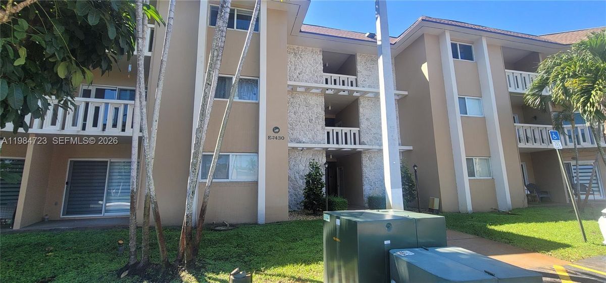 Building Photo - 7430 Miami Lakes Dr