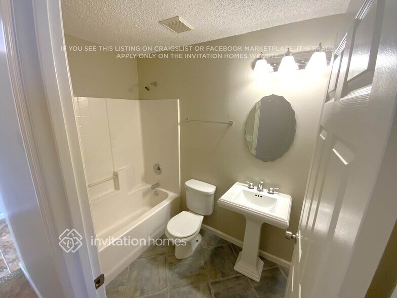 Building Photo - 572 Prosperity Lake Dr