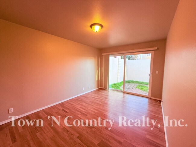 Building Photo - 1720 Cherokee Dr